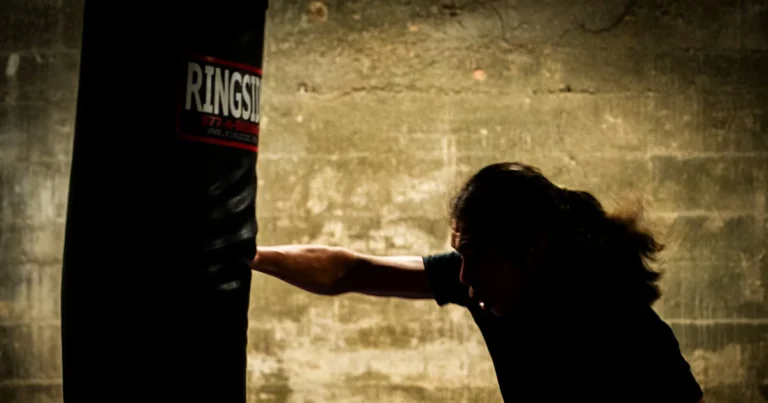 Featured image for How Do You Get Into MMA Fighting The Ultimate 9-Step Guide 2025